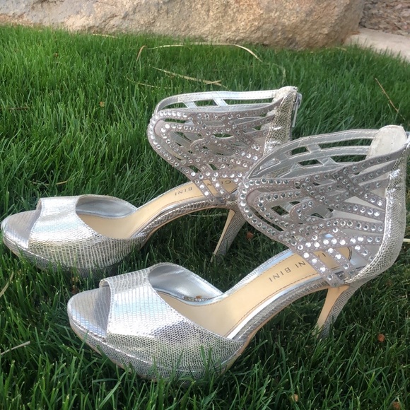 Gianni Bini Sparkly Silver Open-toe Stilettos! 4 inch heels. Size 7.5M - Picture 3 of 10